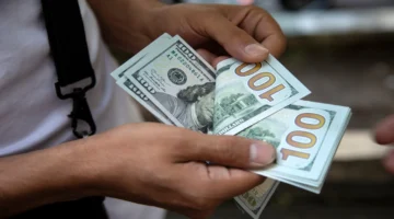 تراجع قياسي.. الدولار يسجل أكبر خسارة سنوية منذ 8 أعوام في 2025